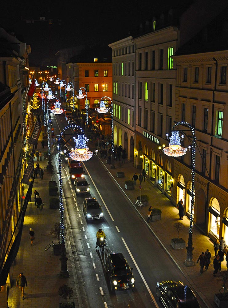 Professionelle Weihnachtsbeleuchtung München Brienner Strasse